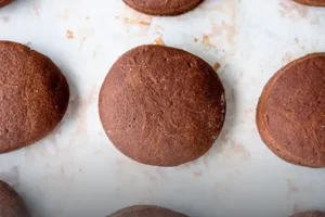 Galletas cucas tradicionales horneadas artesanalmente en Panadería El Molino, Cali.