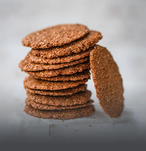 Galletas Pereza Intestinal Alta en Fibra - Panadería El Molino Cali Pila de galletas pereza intestinal ricas en fibra, horneadas artesanalmente en Panadería El Molino, Cali.